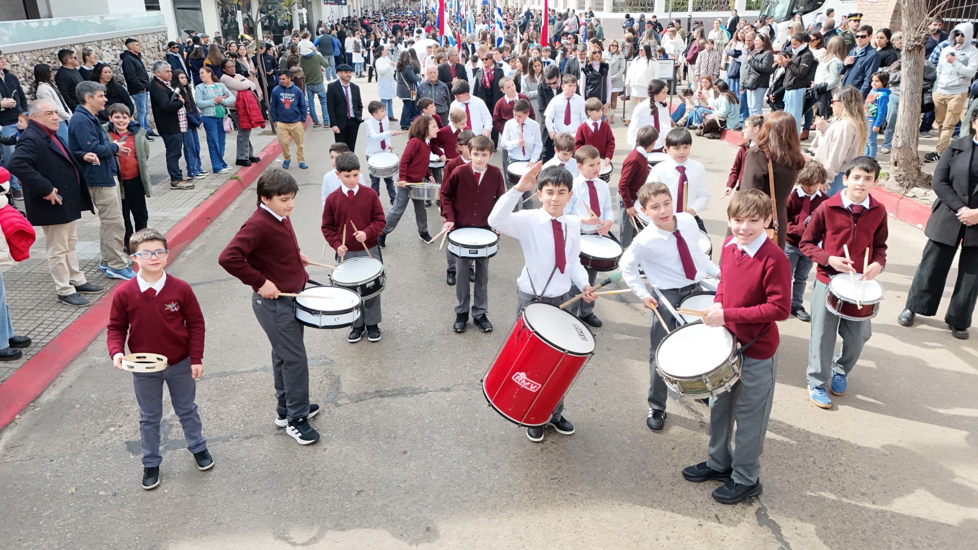 Acto y Desfile 25 de agosto